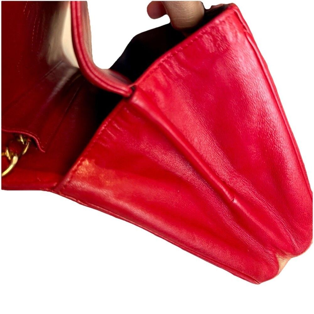 Vintage Chanel 1986 Red Lambskin Round Flap Bag 24K Gold Hardware Classic GHW - Picture 13 of 16